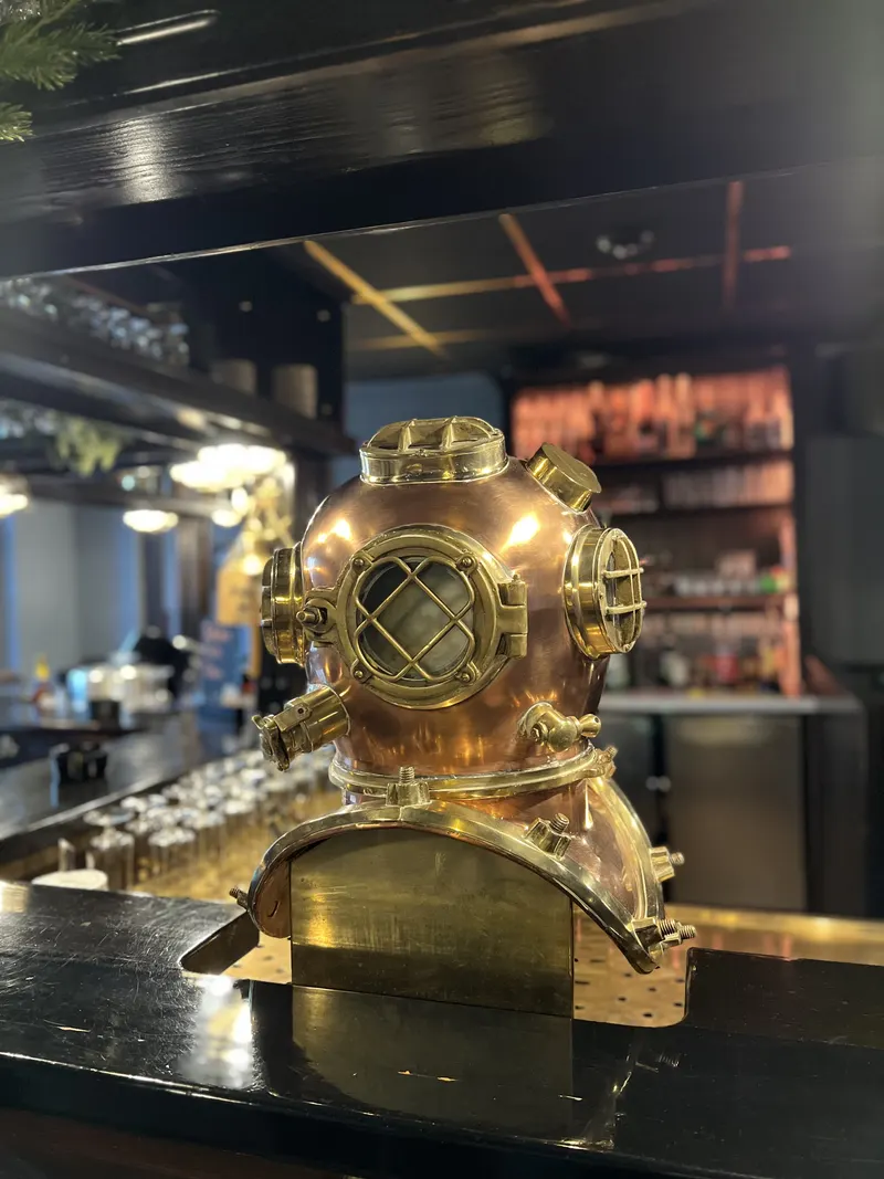 Tiefseetaucherhelm als Zapfanlage an der Bar im Alt Norderney